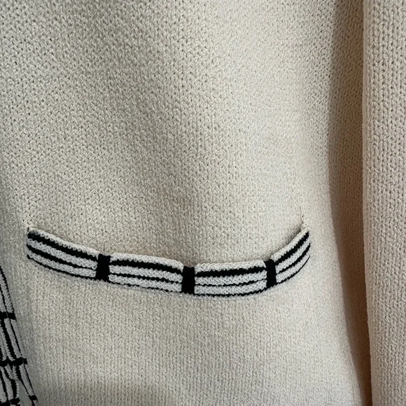 St John Knit Elegant Cream Jacket with Black Trim - Picture 5 of 7